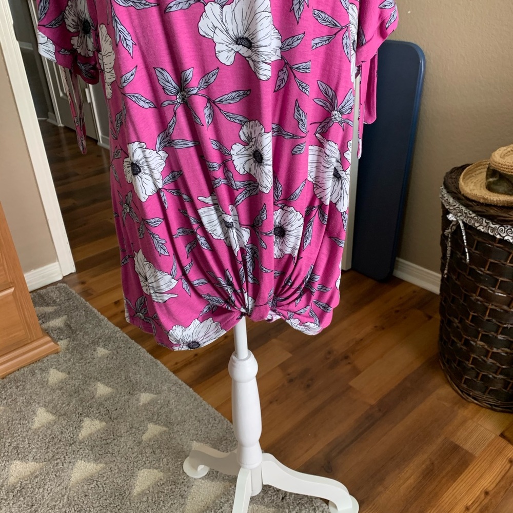 Cold Shoulder Top - Picture 2 of 7